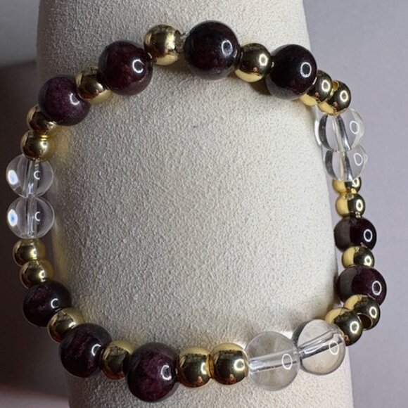 bracelet features a harmonious blend of red agate, clear quartz, and gold-tone - Picture 3 of 4